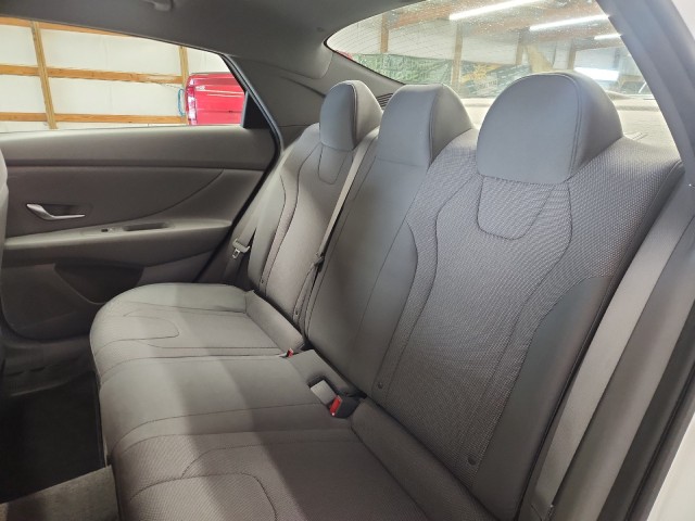 2022 Hyundai Elantra SE photo 13