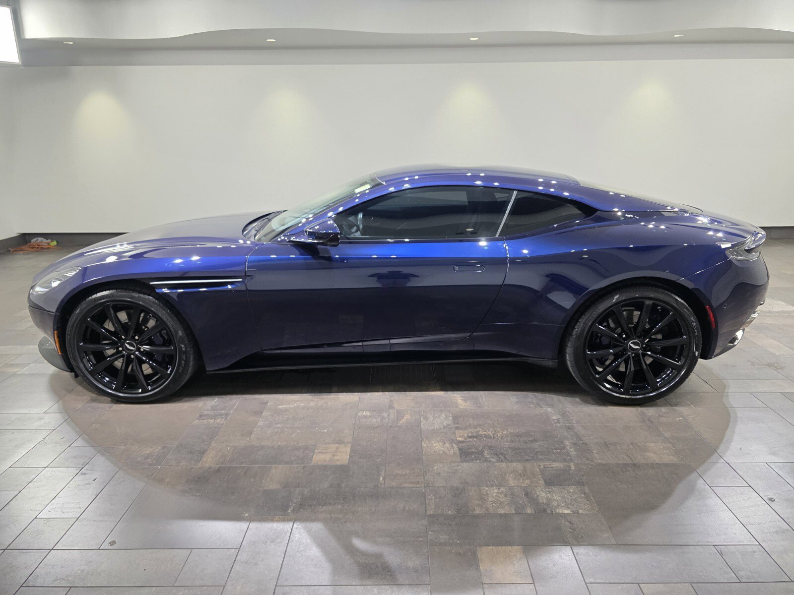 2019 Aston Martin DB11 AM5 photo 23
