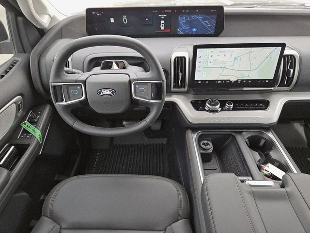 2025 Ford Expedition photo 4