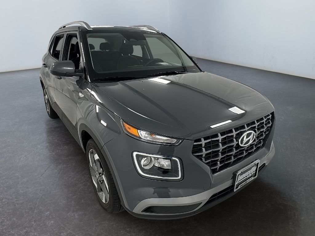 2025 Hyundai Venue SEL's photo