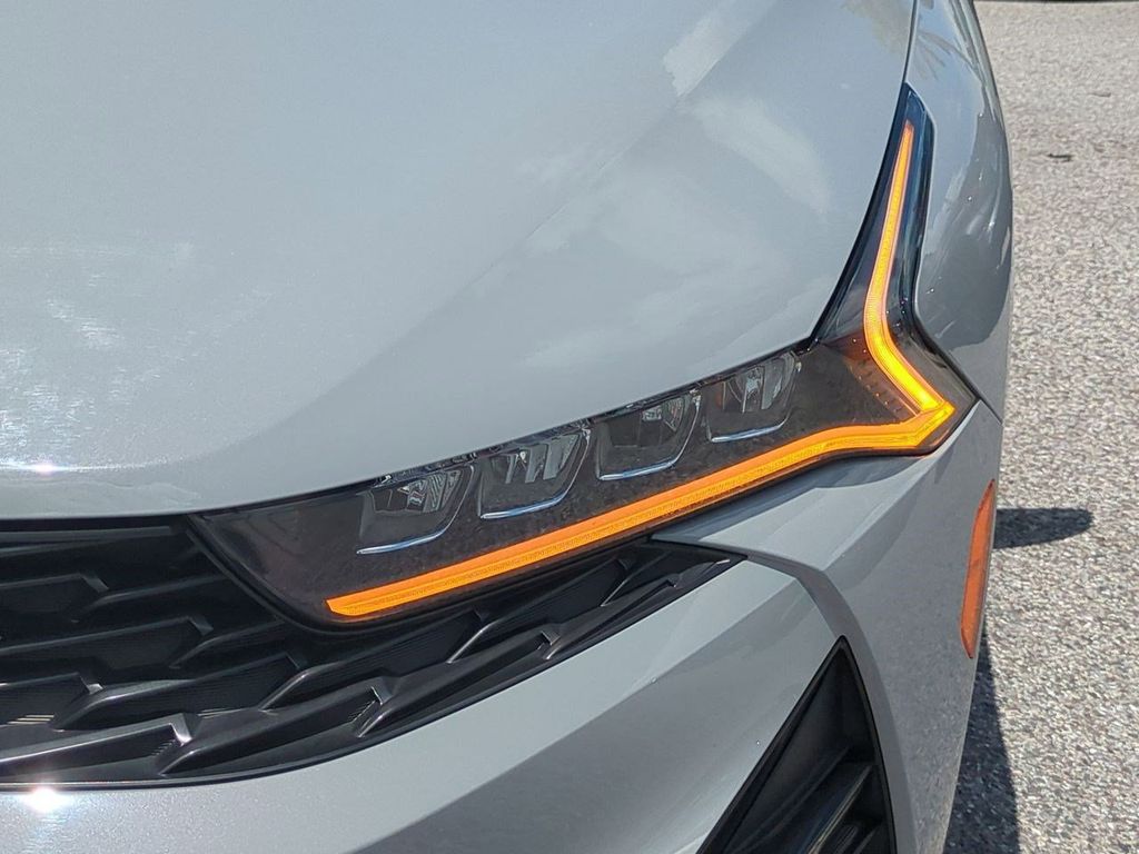 2022 Kia K5 GT-Line photo 9
