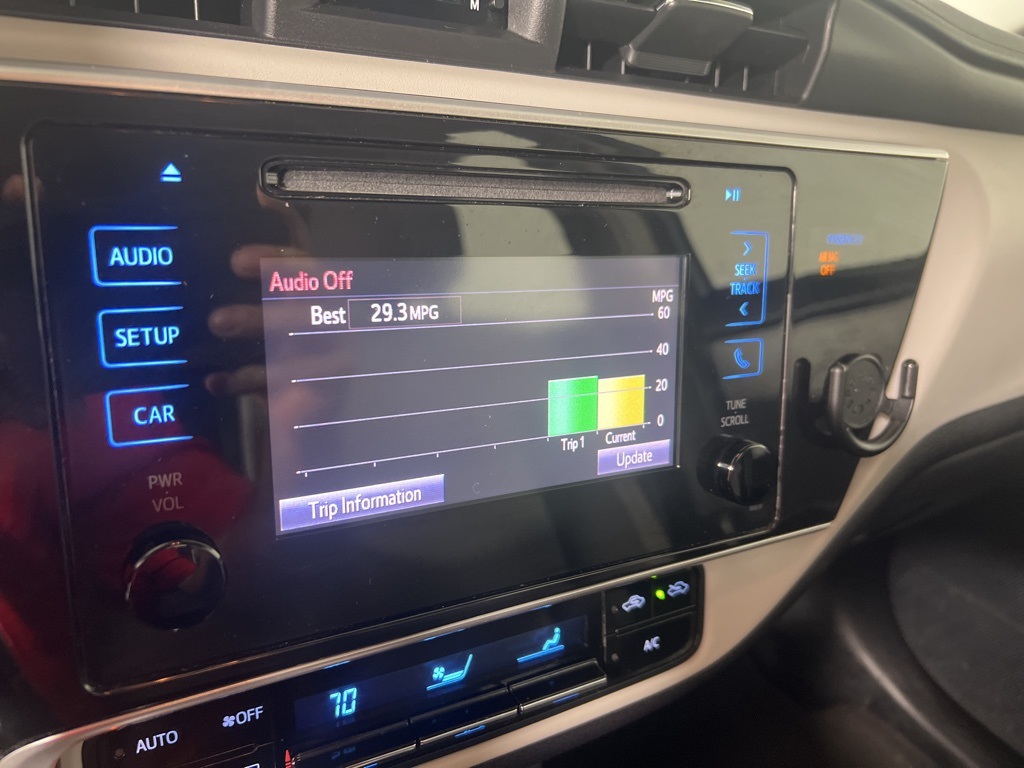 2019 Toyota Corolla LE photo 20