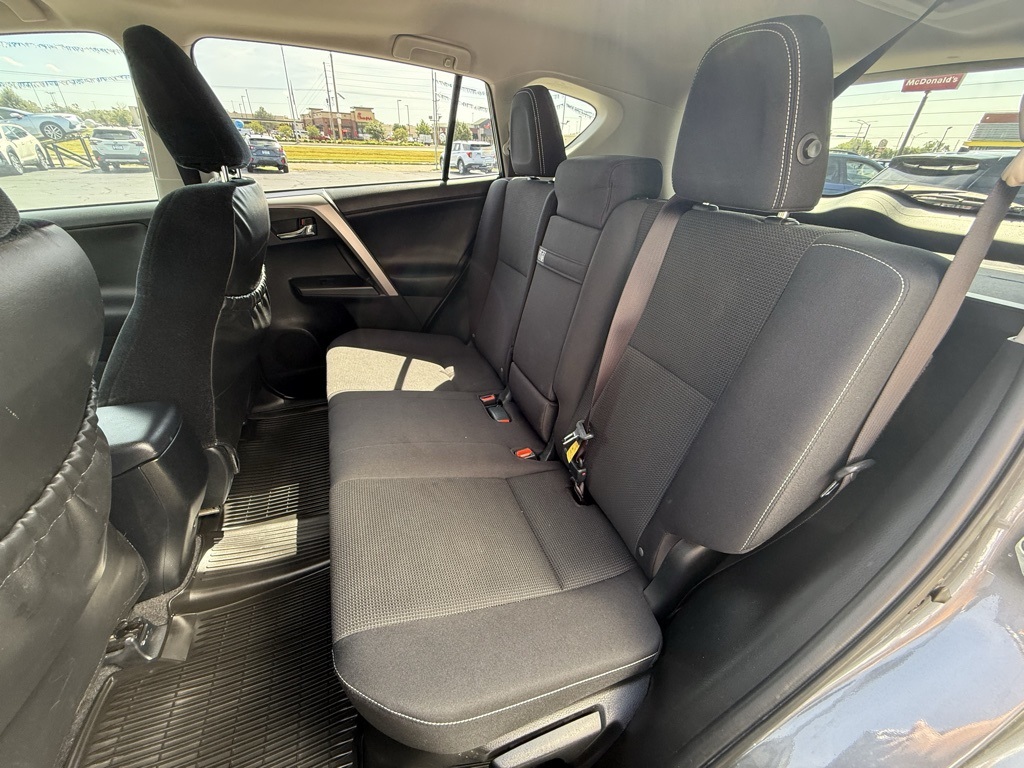 2017 Toyota RAV4 Hybrid XLE photo 10