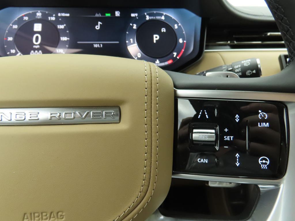2025 Land Rover Range Rover SE photo 9