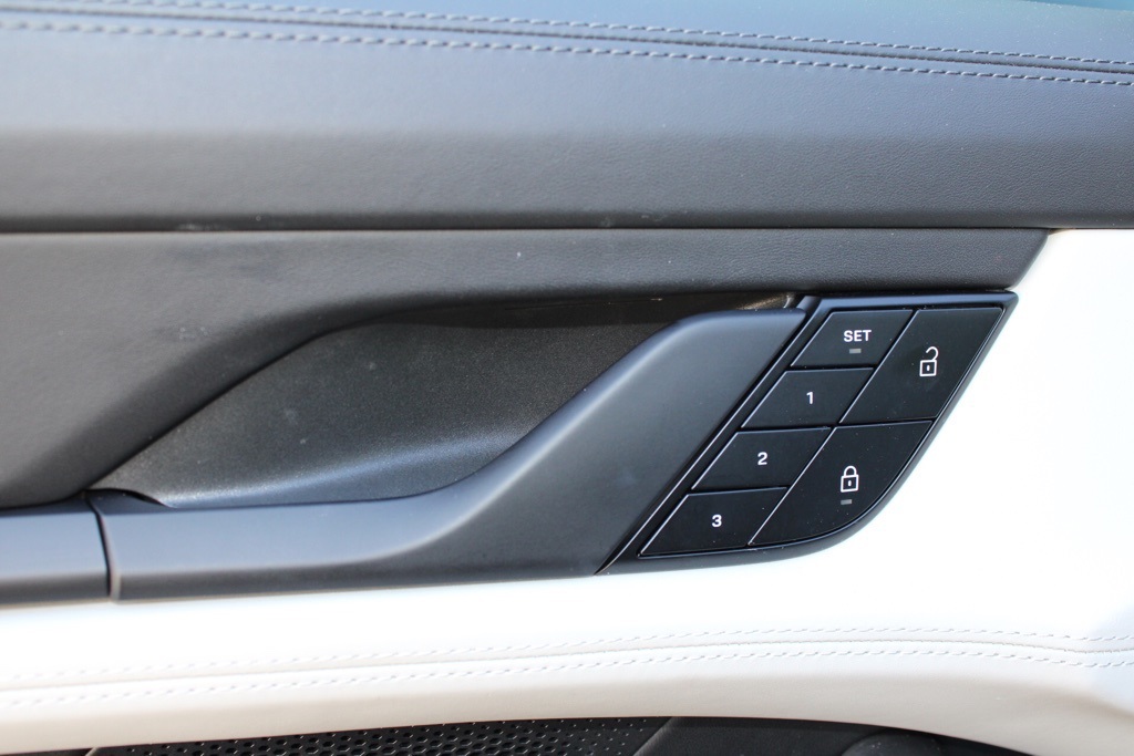 2023 Porsche Taycan S photo 20