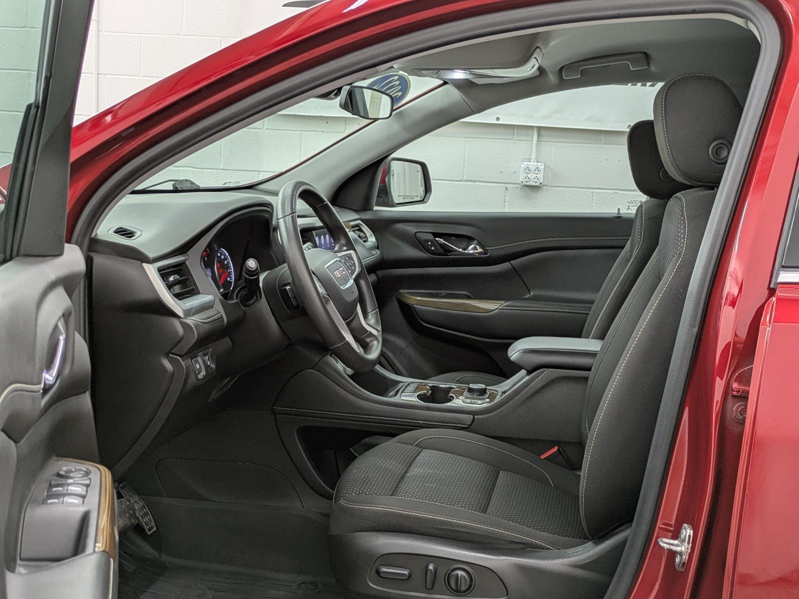 2022 Gmc Acadia SLE photo 2