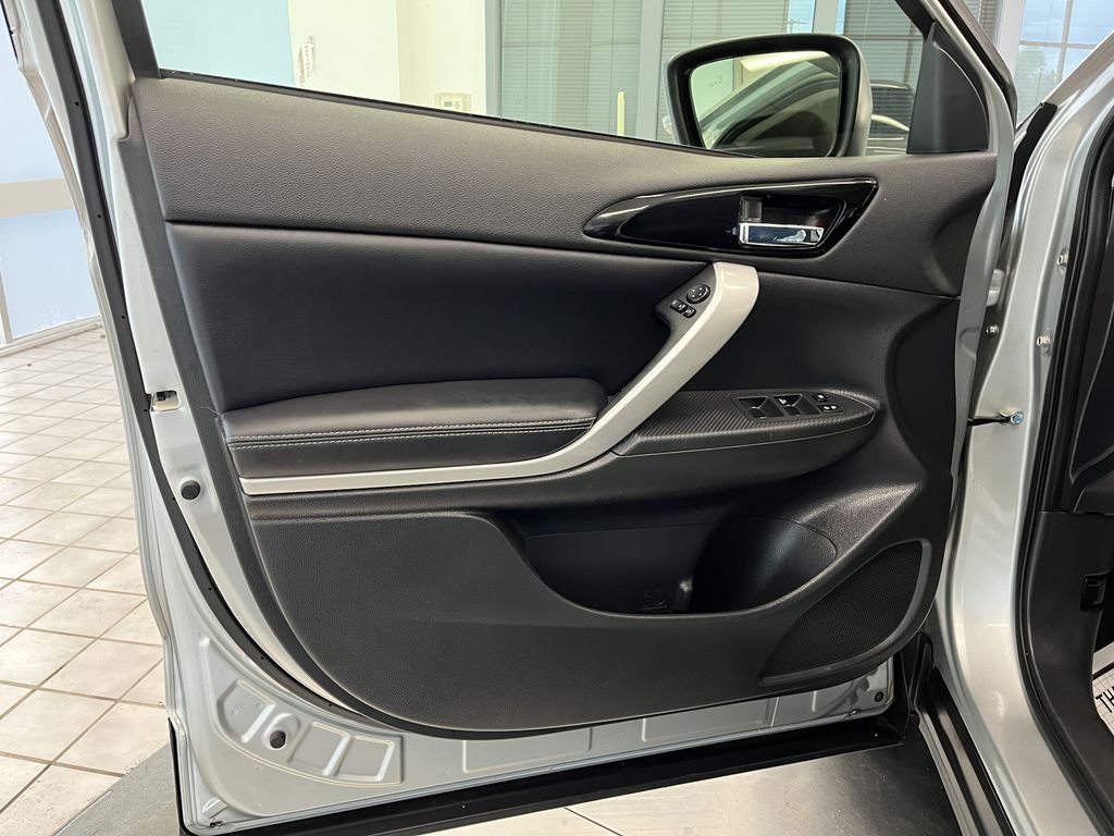 2022 Mitsubishi Eclipse Cross SE photo 12