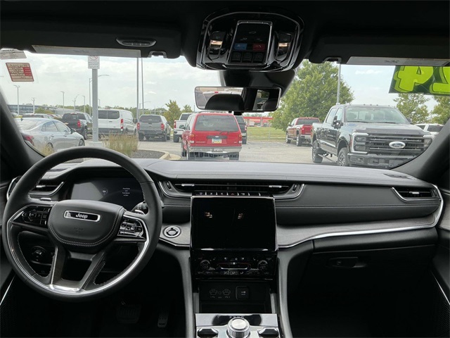 2024 Jeep Grand Cherokee Overland photo 12