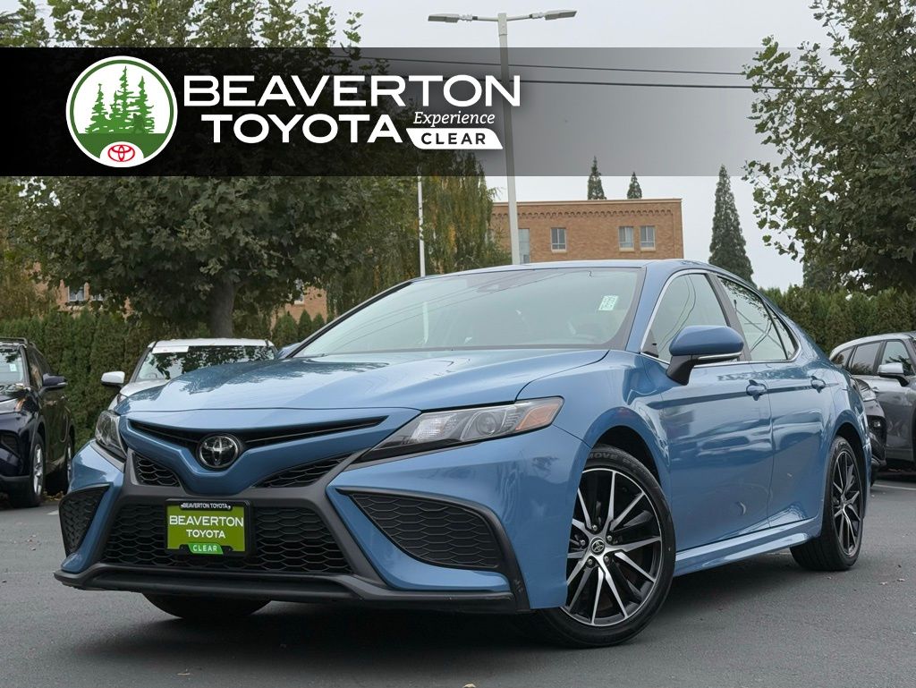 2024 Toyota Camry SE's photo