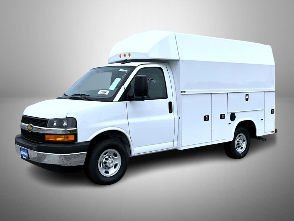 2025 Chevrolet Express Cutaway Base's photo