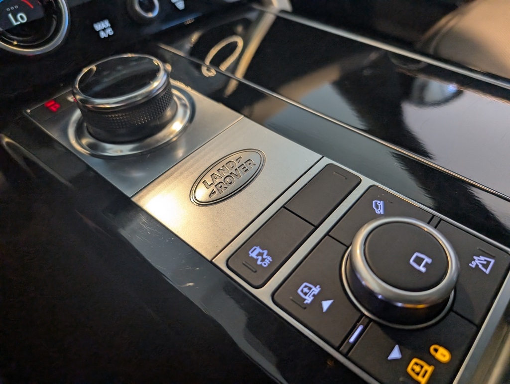 2020 Land Rover Range Rover HSE photo 19