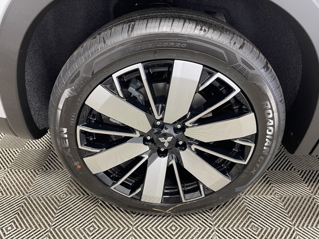 2025 Mitsubishi Outlander SE photo 32
