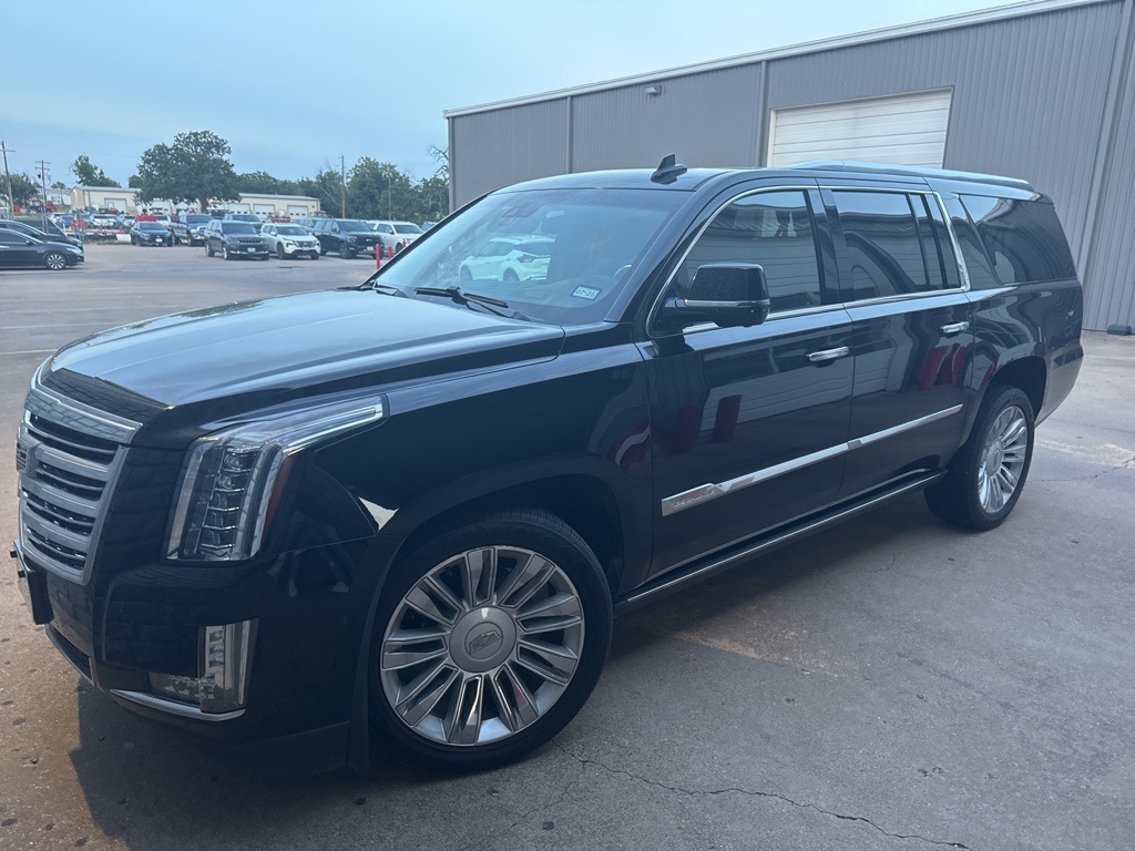2019 Cadillac Escalade ESV Platinum's photo