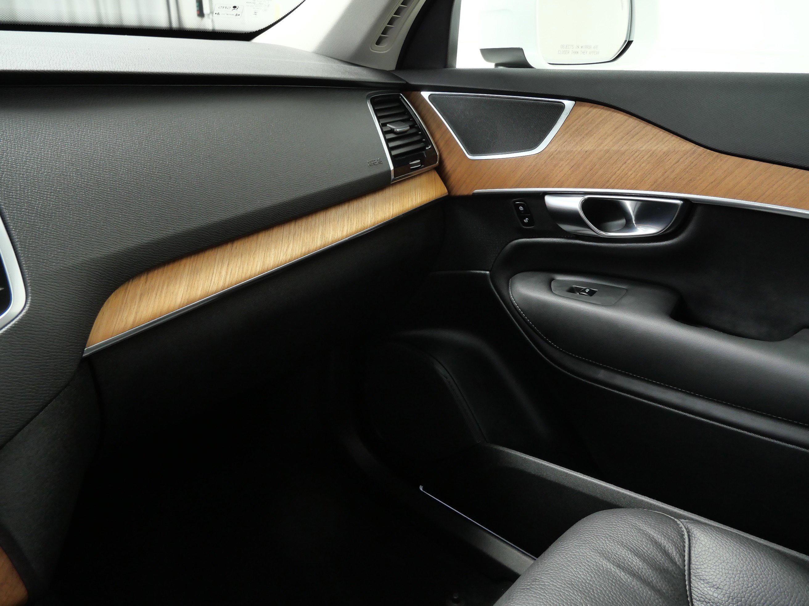2025 Volvo XC90 Plus photo 19