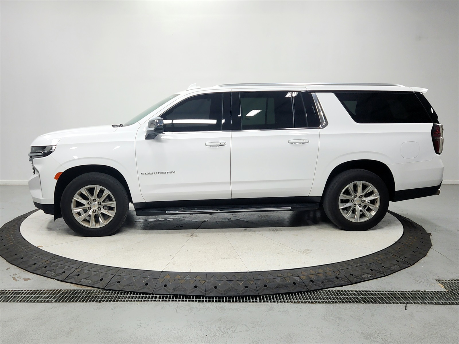 2023 Chevrolet Suburban Premier photo 4