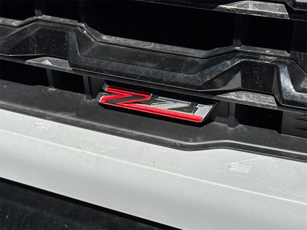 2023 Chevrolet Silverado 1500 LT Trail Boss photo 2