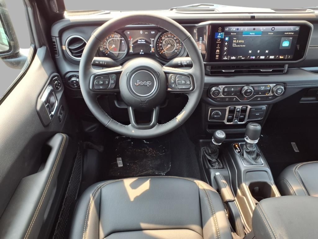 2025 Jeep Gladiator Sport photo 3