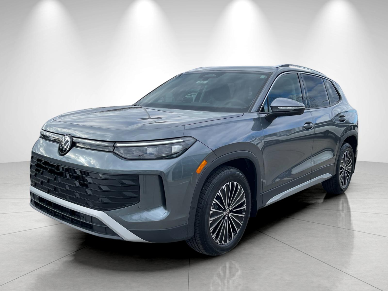 2026 Volkswagen Tiguan S's photo