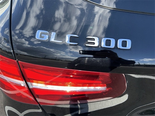2019 Mercedes Benz GLC 300 4MATIC photo 3