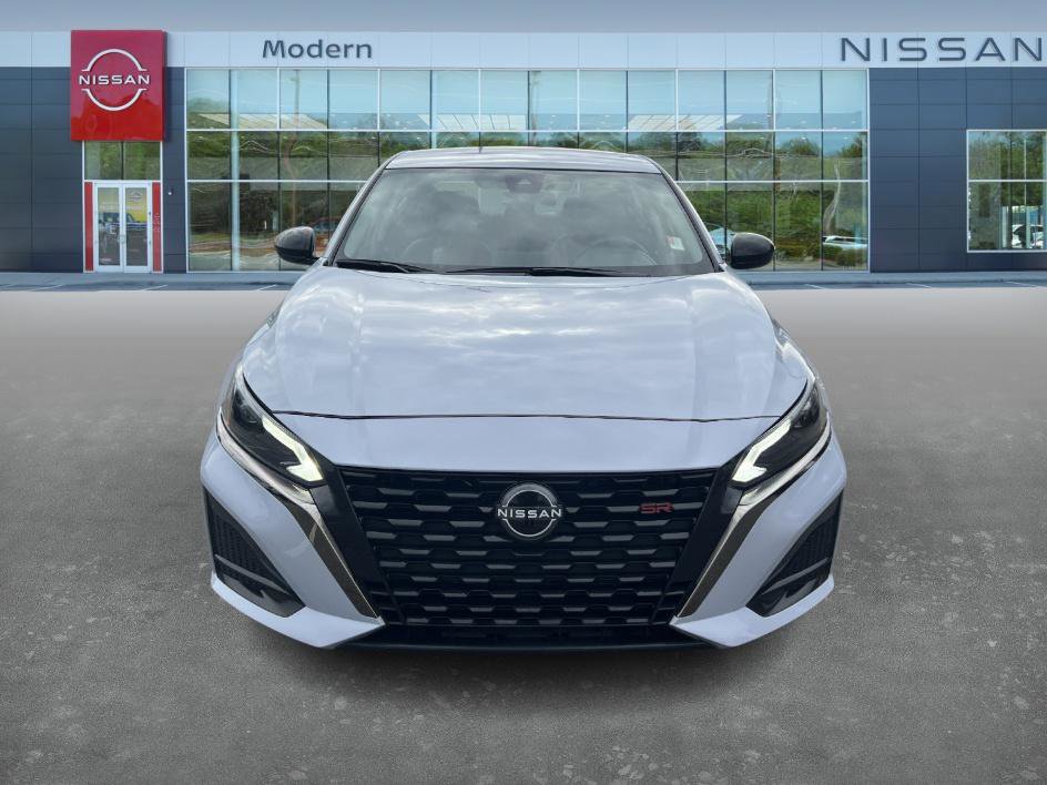 2024 Nissan Altima 2.5 SR photo 2