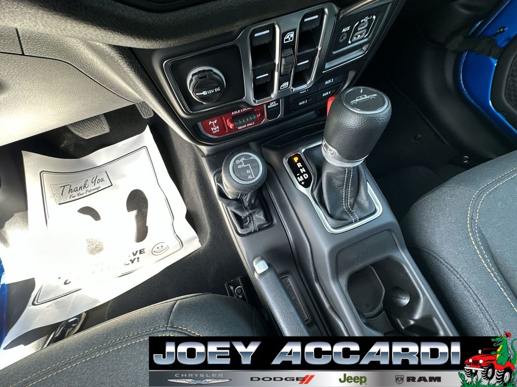 2025 Jeep Gladiator Willys photo 19