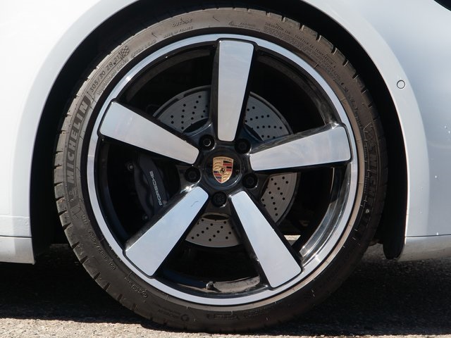 2025 Porsche 911 photo 13