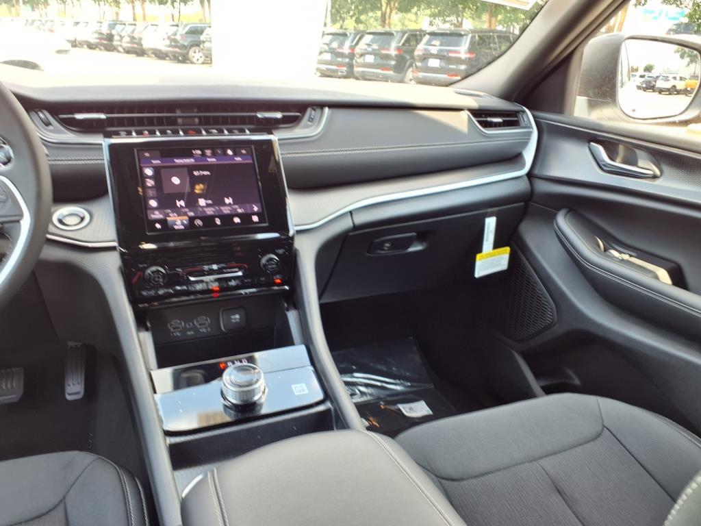 2025 Jeep Grand Cherokee Laredo X photo 25