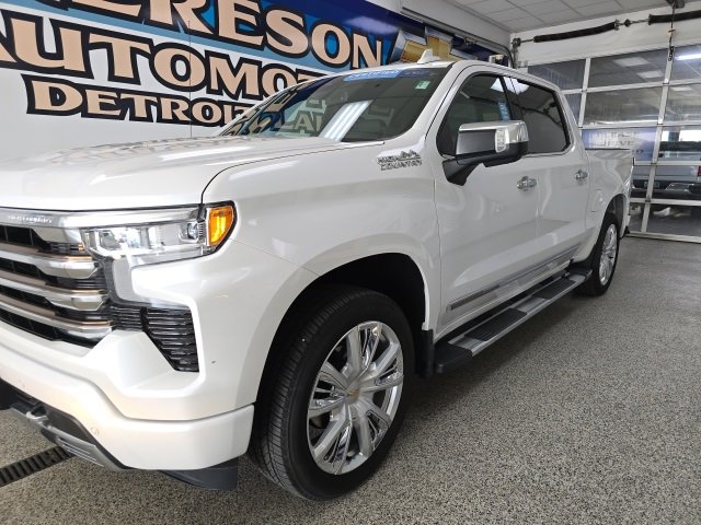 2022 Chevrolet Silverado 1500 High Country's photo