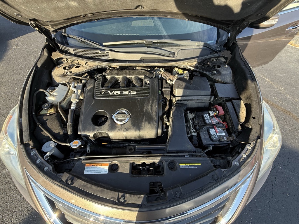 2013 Nissan Altima 3.5 SV photo 2