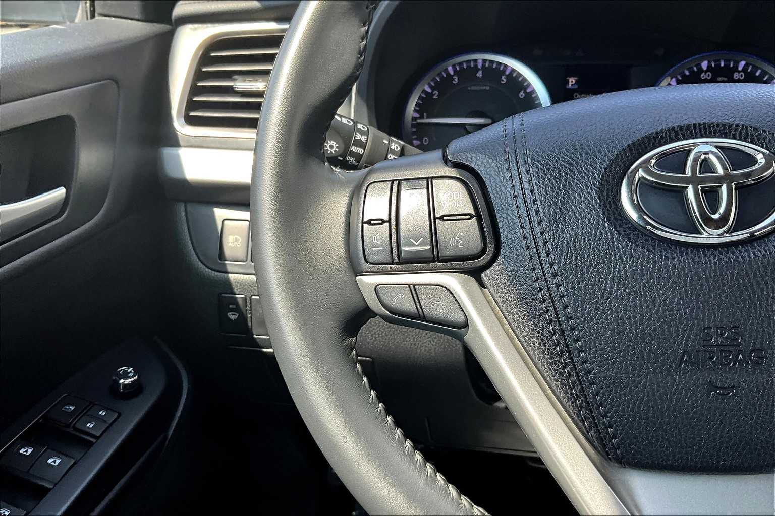 2019 Toyota Highlander SE photo 22