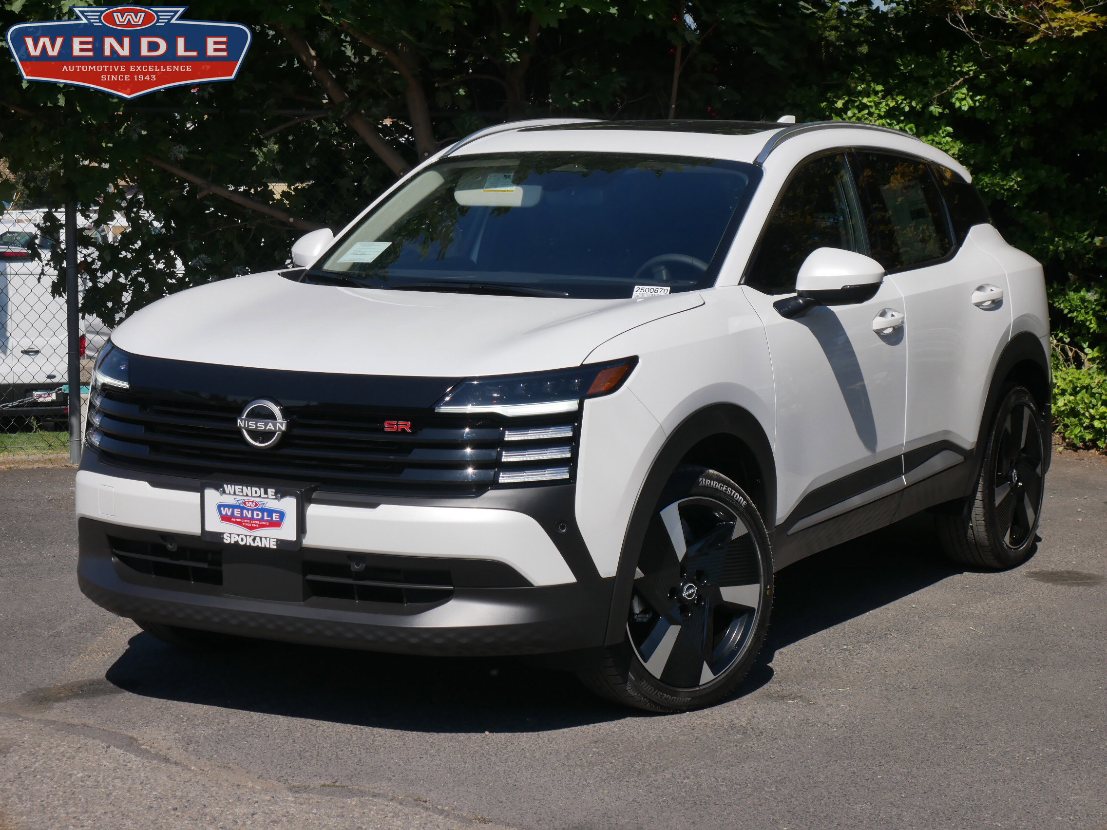 2025 Nissan Kicks SR AWD's photo