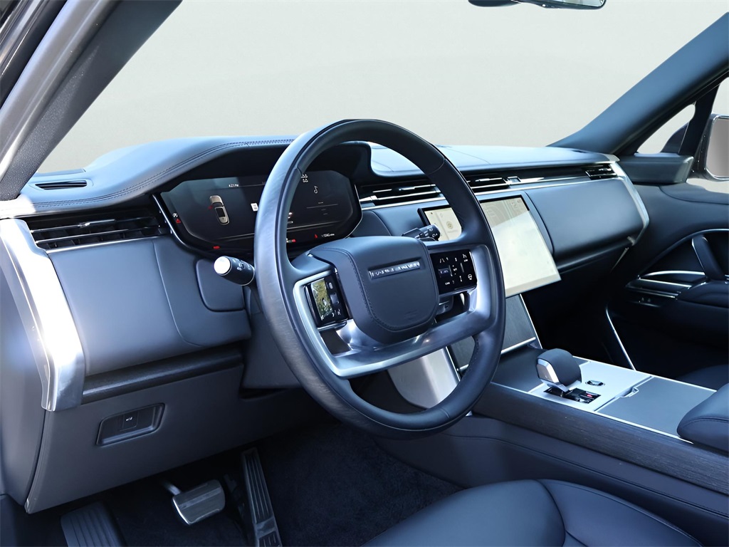 2025 Land Rover Range Rover SE photo 17