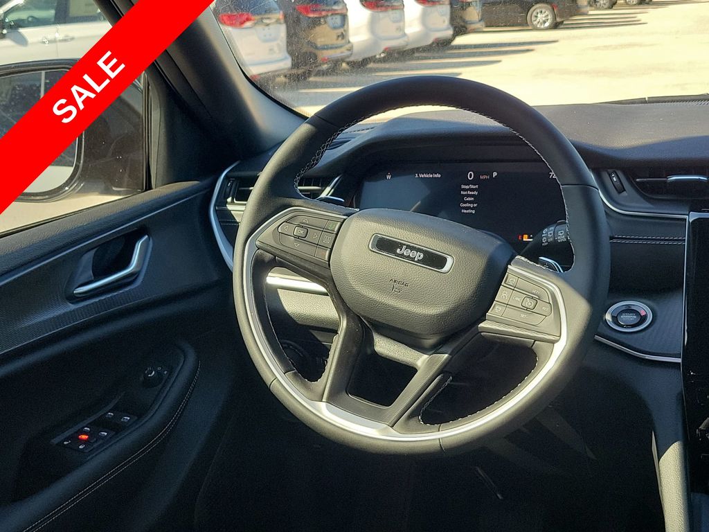 2025 Jeep Grand Cherokee Laredo Altitude photo 25