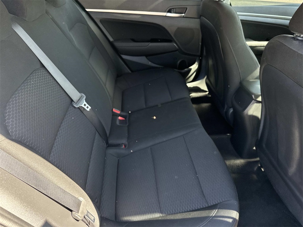 2020 Hyundai Elantra SEL photo 16