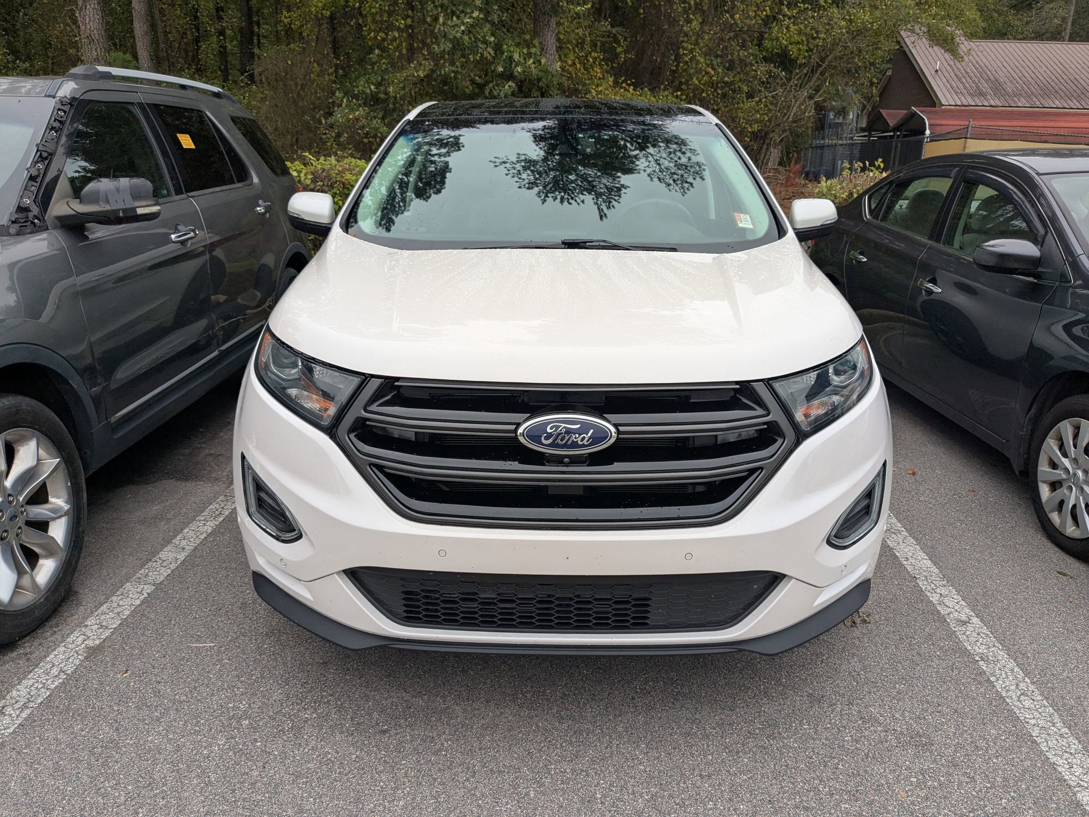 2017 Ford Edge Sport photo 2