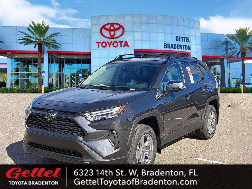 2025 Toyota RAV4 XLE's photo