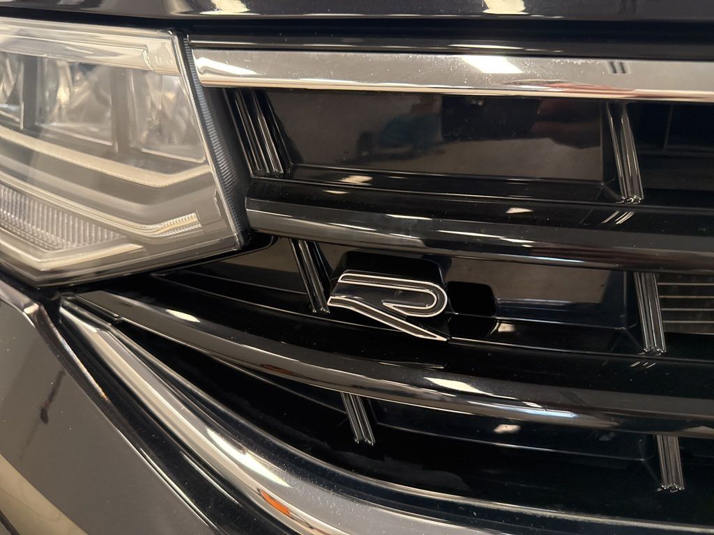 2022 Volkswagen Tiguan SE R-Line Black photo 4