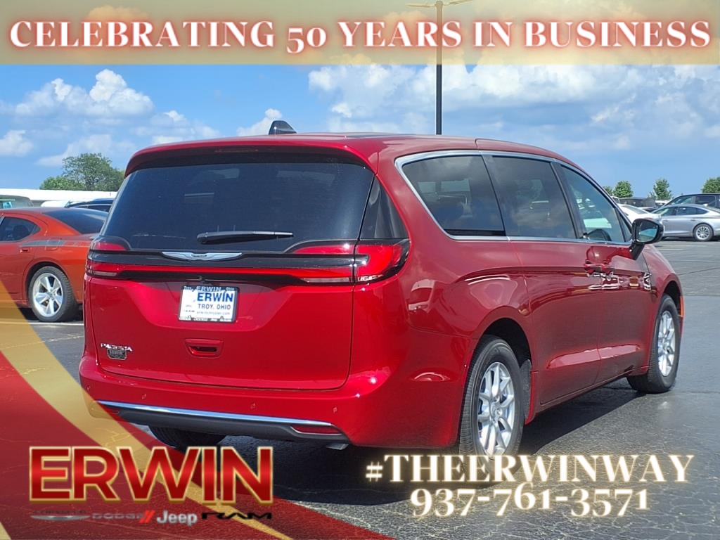2026 Chrysler Pacifica photo 3