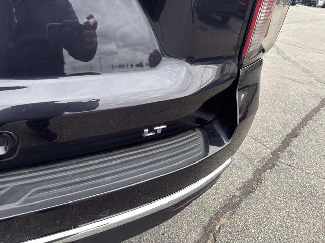 2024 Chevrolet Suburban LT photo 4