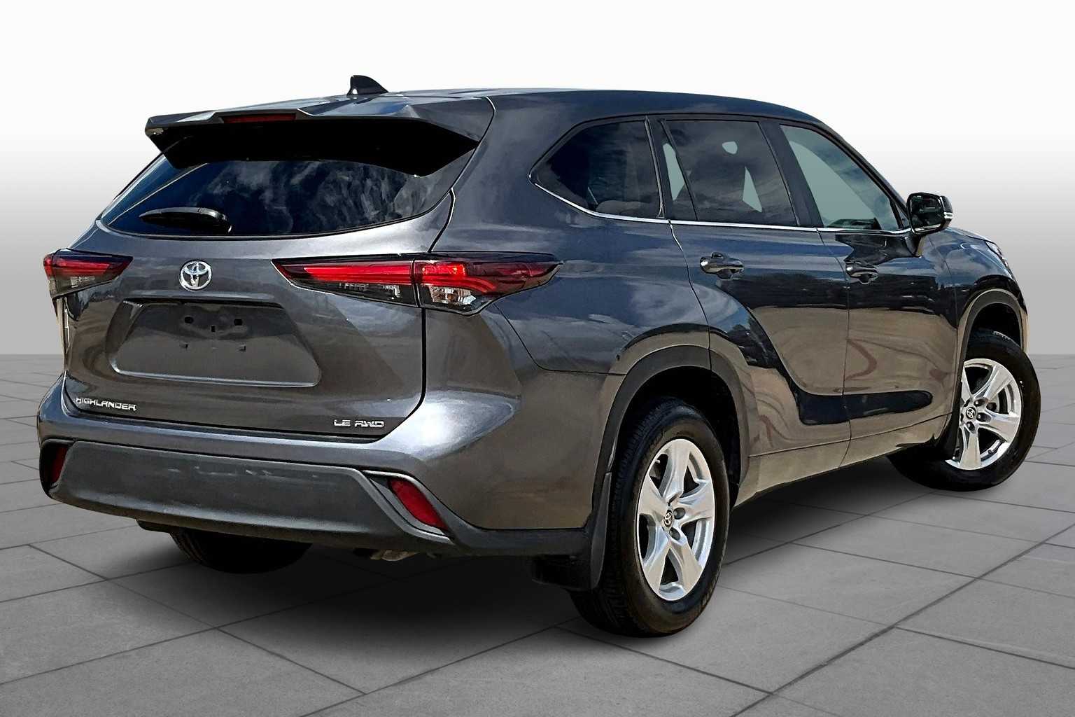 2024 Toyota Highlander LE photo 12