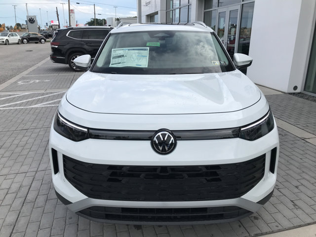 2025 Volkswagen Tiguan SE photo 3