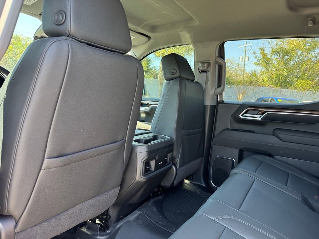 2025 Chevrolet Silverado 1500 RST photo 13