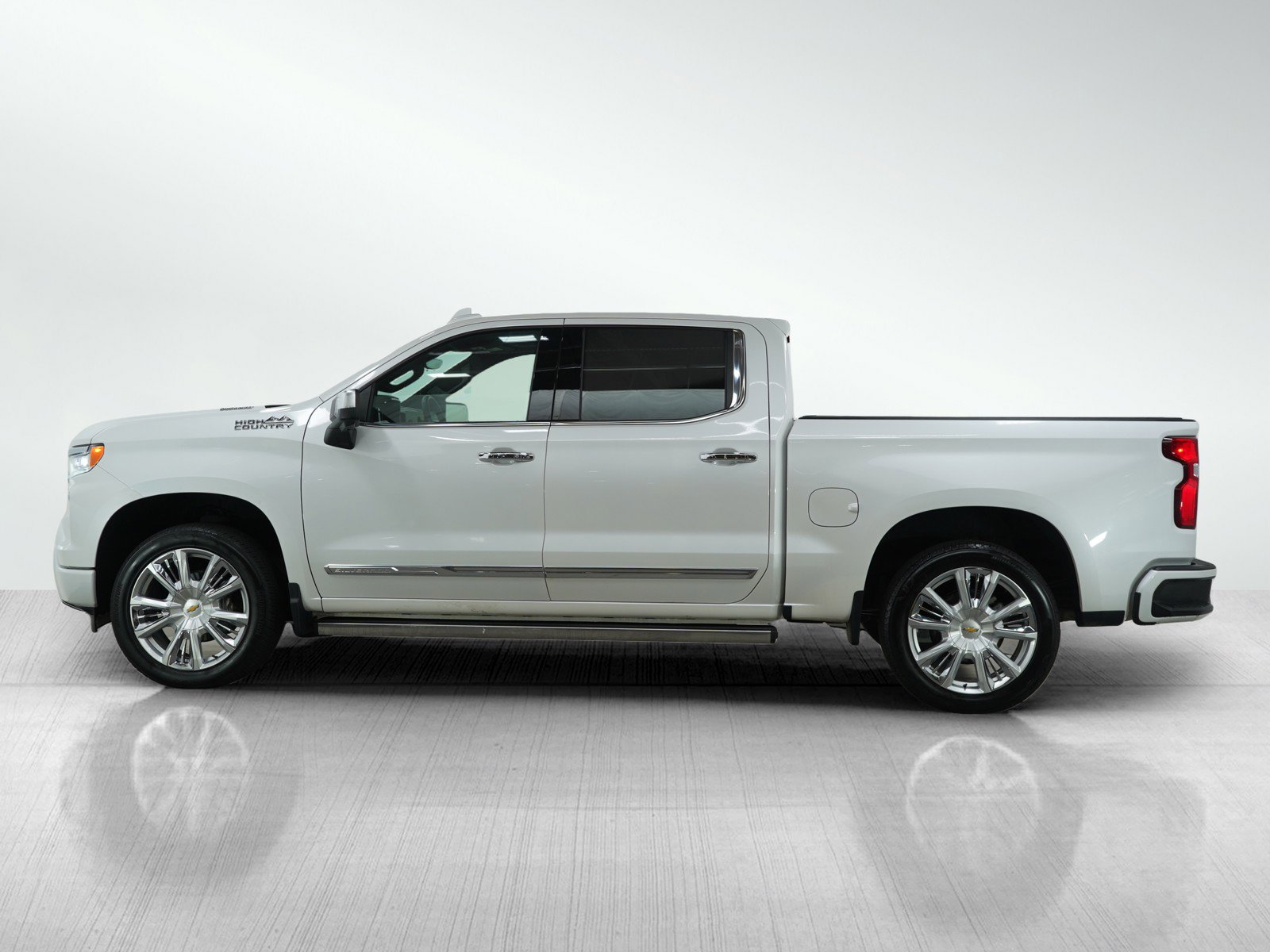 Used 2023 Chevrolet Silverado 1500 High Country with VIN 1GCUDJE87PZ108700 for sale in Burnsville, Minnesota