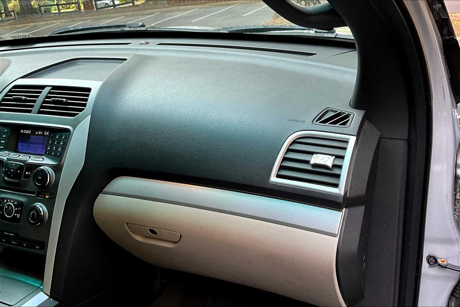 2013 Ford Explorer XLT photo 16
