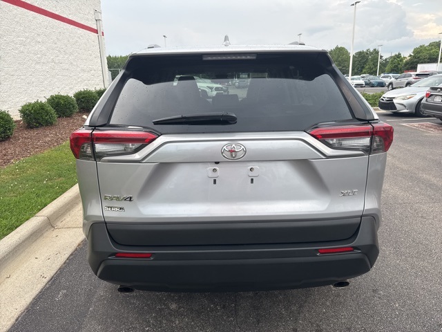 2019 Toyota RAV4 XLE Premium photo 6