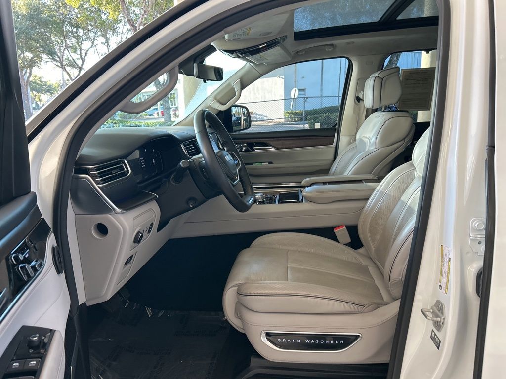 2023 Jeep Grand Wagoneer L II photo 3