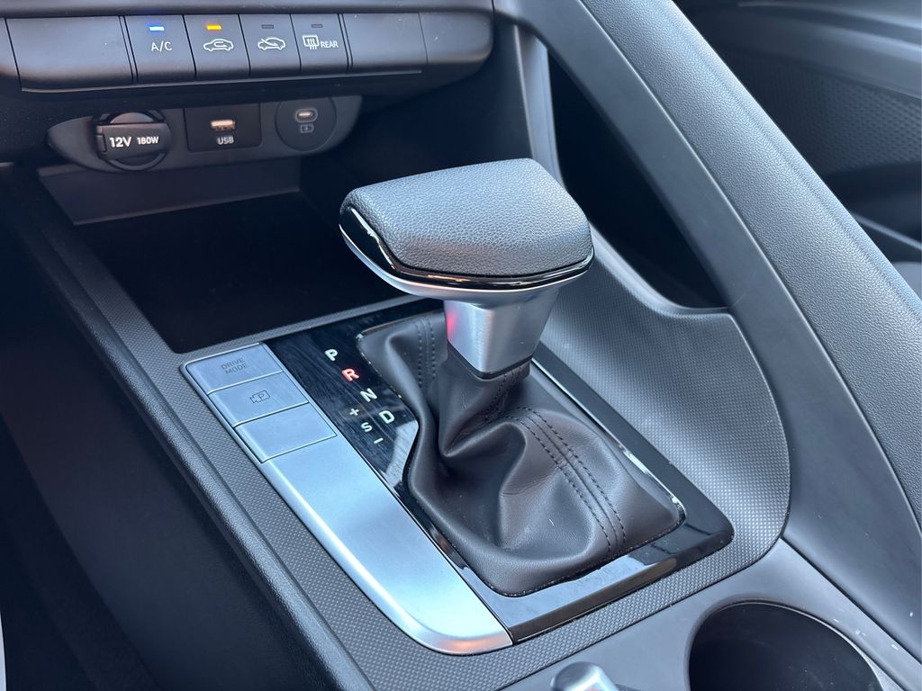 2024 Hyundai Elantra SE photo 25