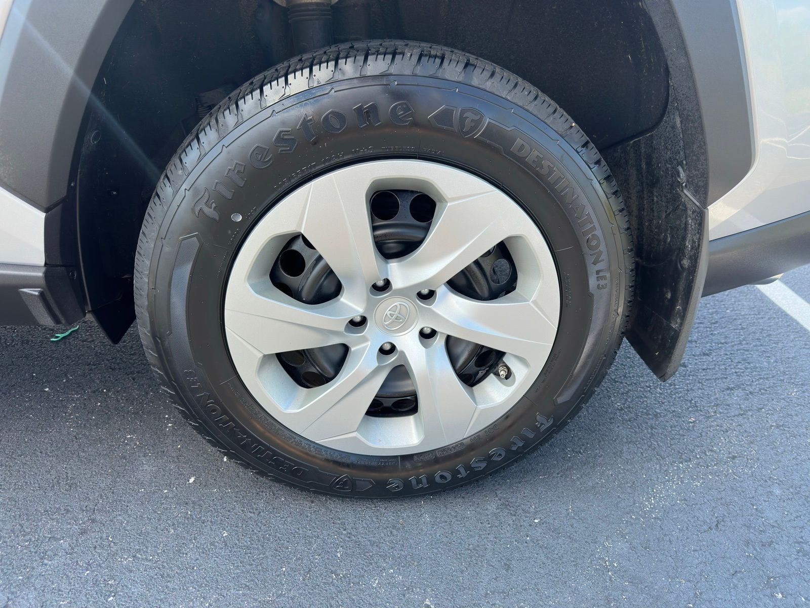2021 Toyota RAV4 LE photo 25