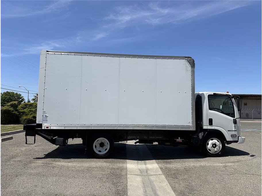 2018 Isuzu NPR/NPR-HD photo 4