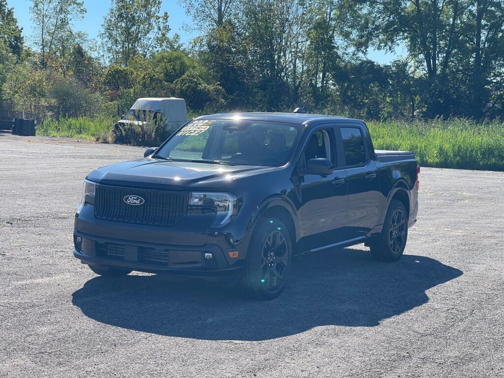 2025 Ford Maverick photo 3
